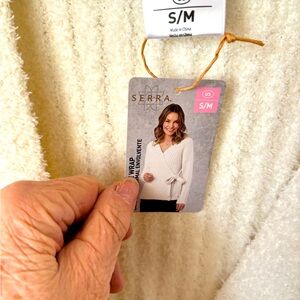 SERRA BODY WRAP TOP / SIZE S/M. NEW Received as a gift it is not my
Style.